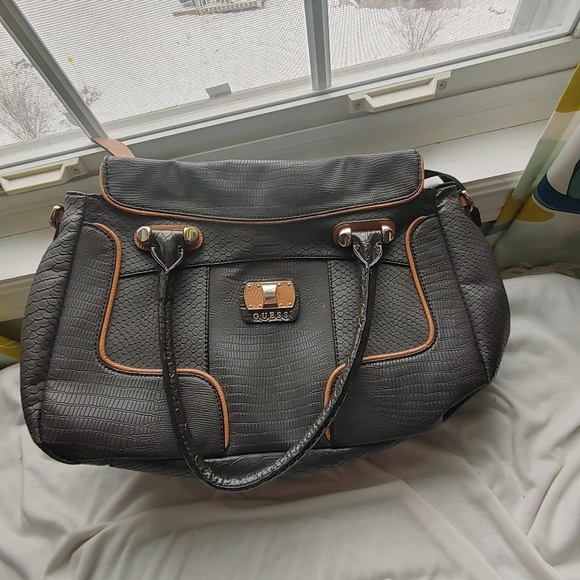 Guess purse - Picture 6 of 6